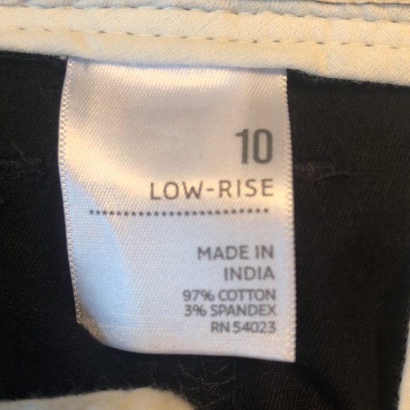 Cute pair of Old Navy Favorite Khakis - Picture 4 of 7